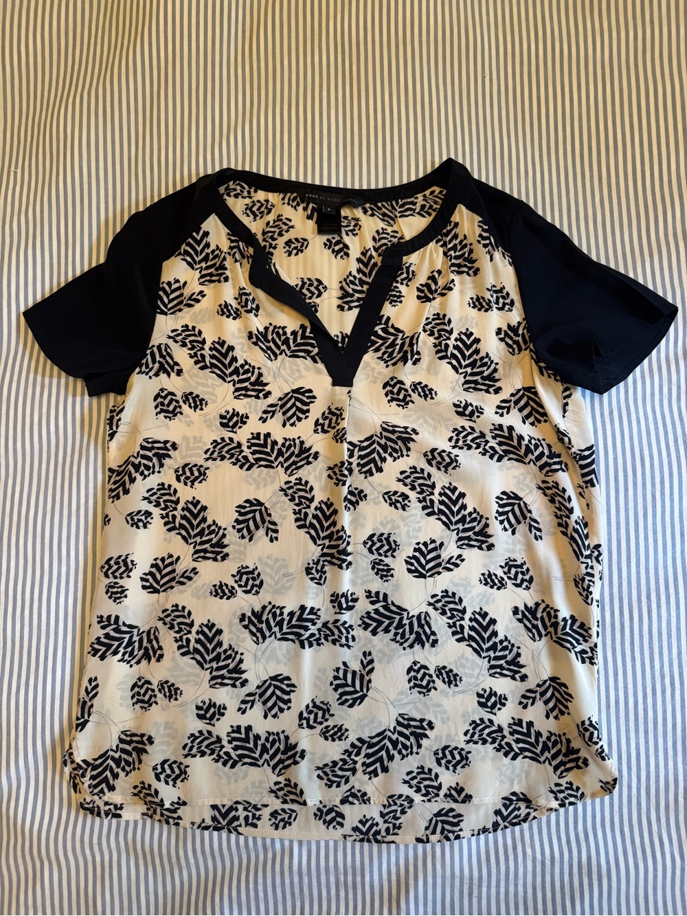 Marc by Marc Jacobs Black and Cream Leaf-Print Raglan Short Sleeve Top